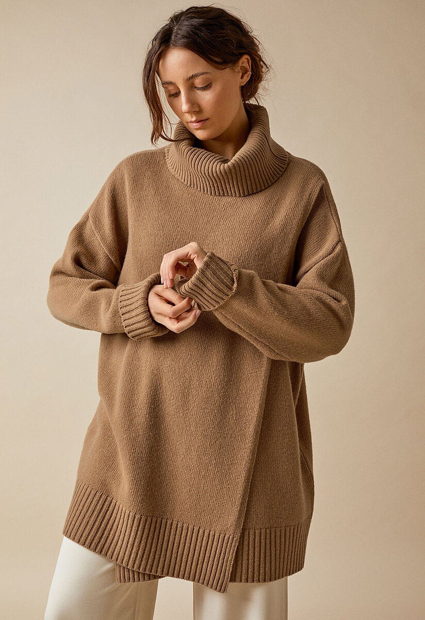 Oversized wool maternity sweater with nursing access