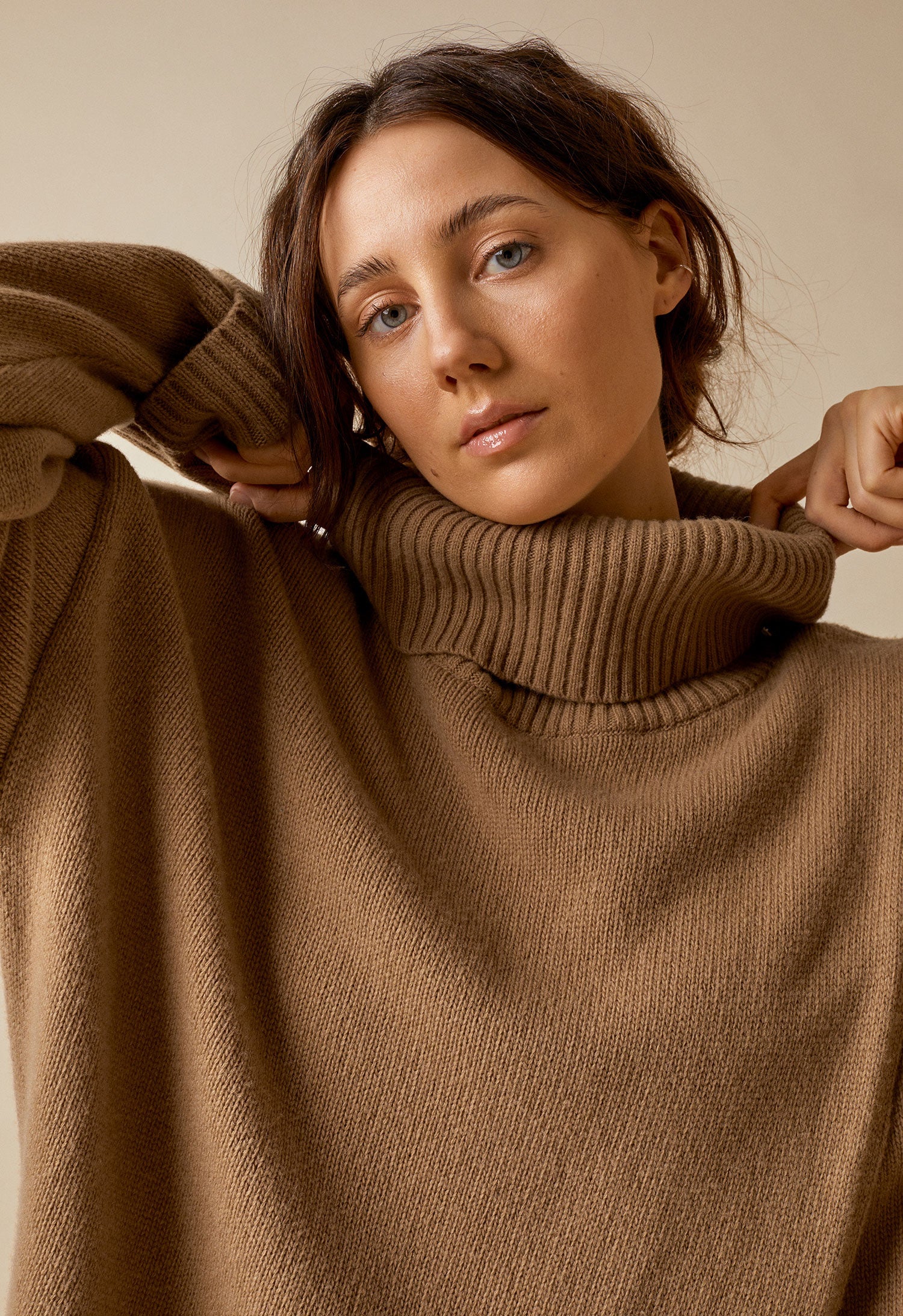 Oversized wool maternity sweater with nursing access
